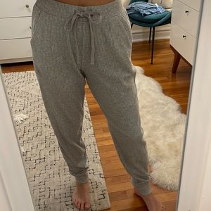 Alo yoga Muse sweatpants